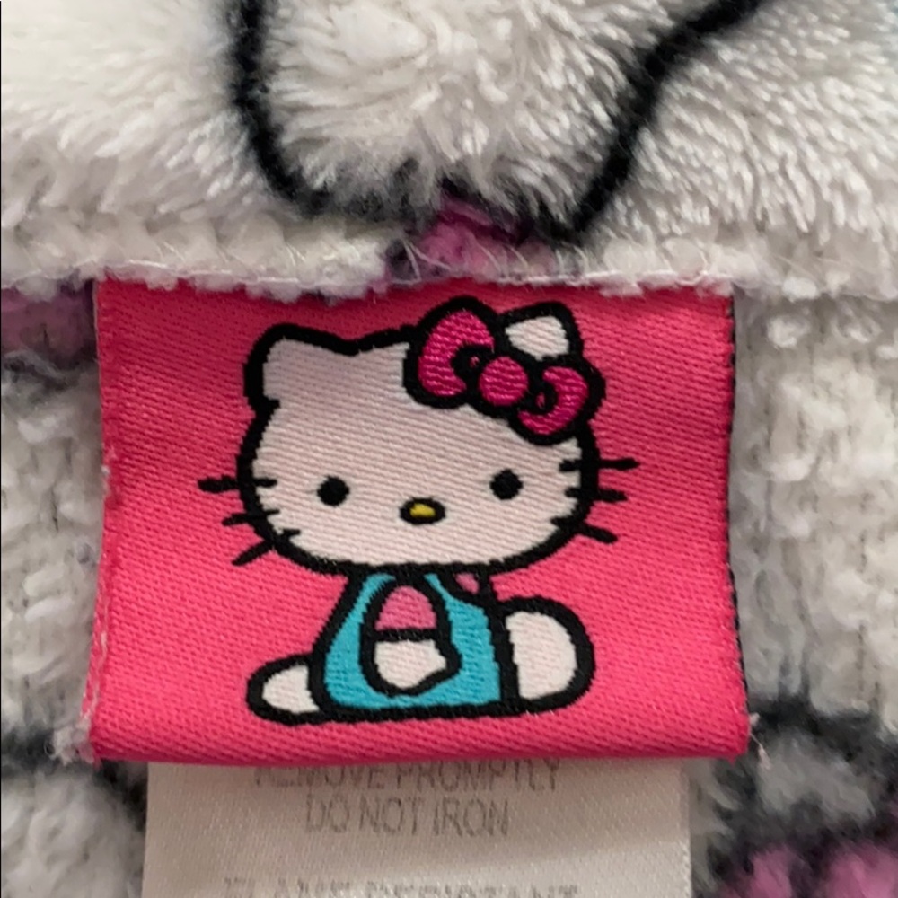 Hello Kitty Robe - Picture 2 of 11